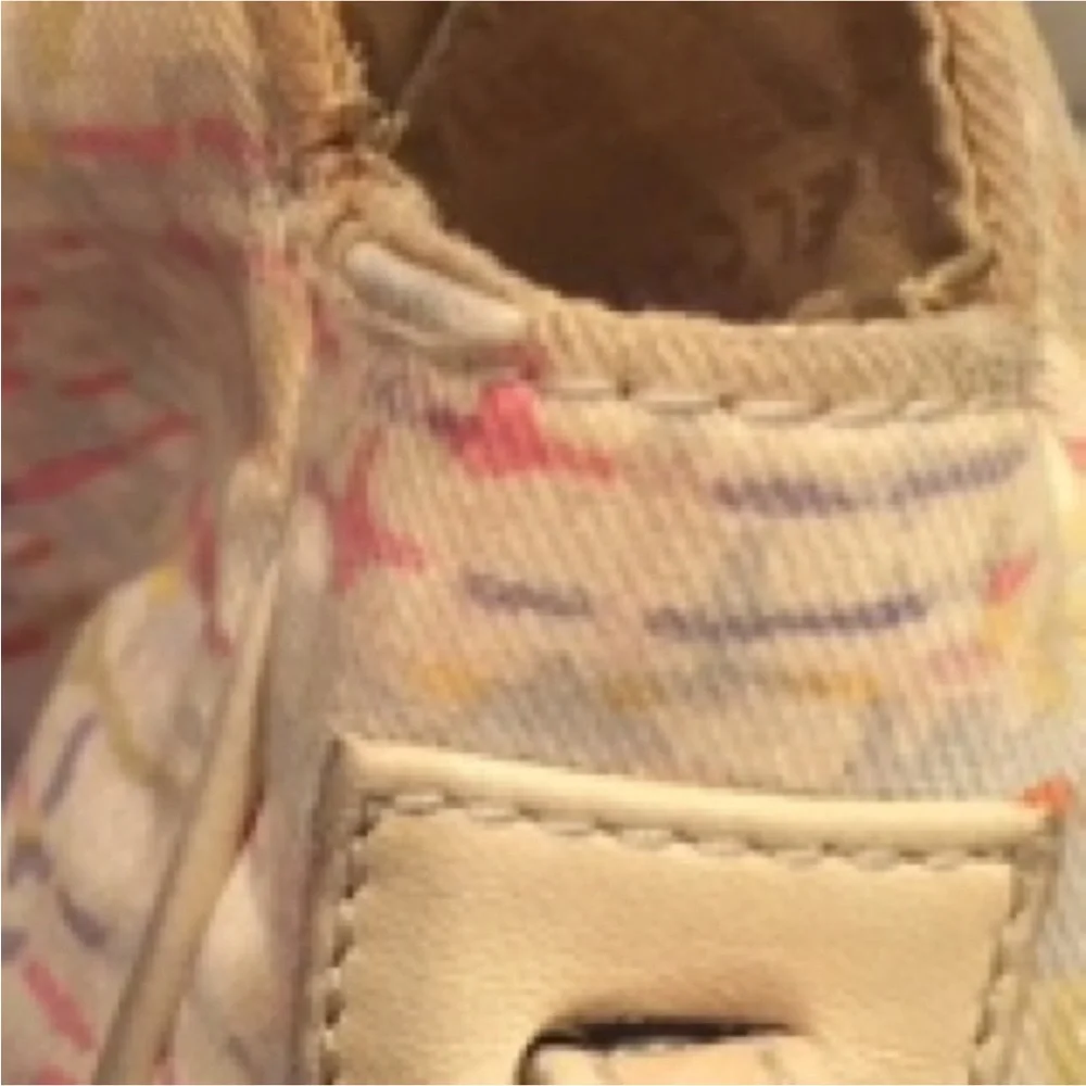 💕Chanel💕 multicolor rare retired clover, XL tote - Picture 9 of 16